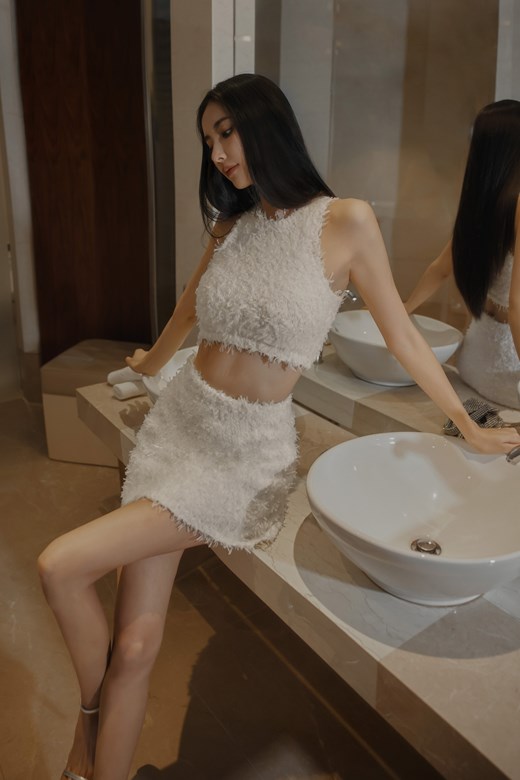 羽毛感高腰針織短裙