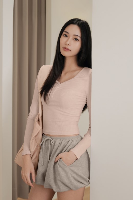 V領坑條長袖上衣