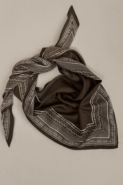 腰果花滾邊三角巾