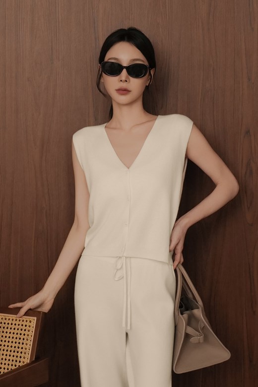 細針羊毛開釦背心