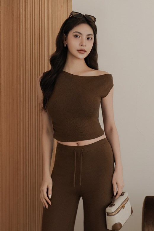 斜肩抓皺針織短袖