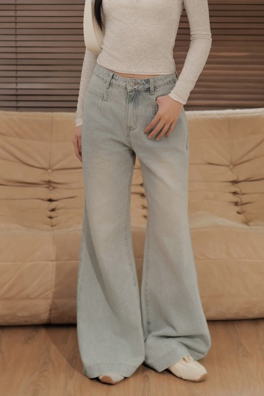 淺刷色微喇叭牛仔長褲