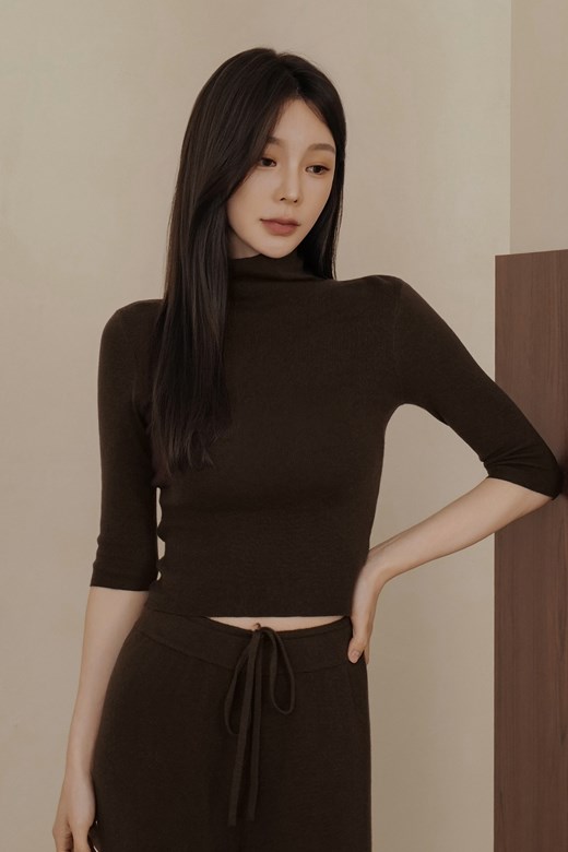 細針羊毛高領七分袖上衣