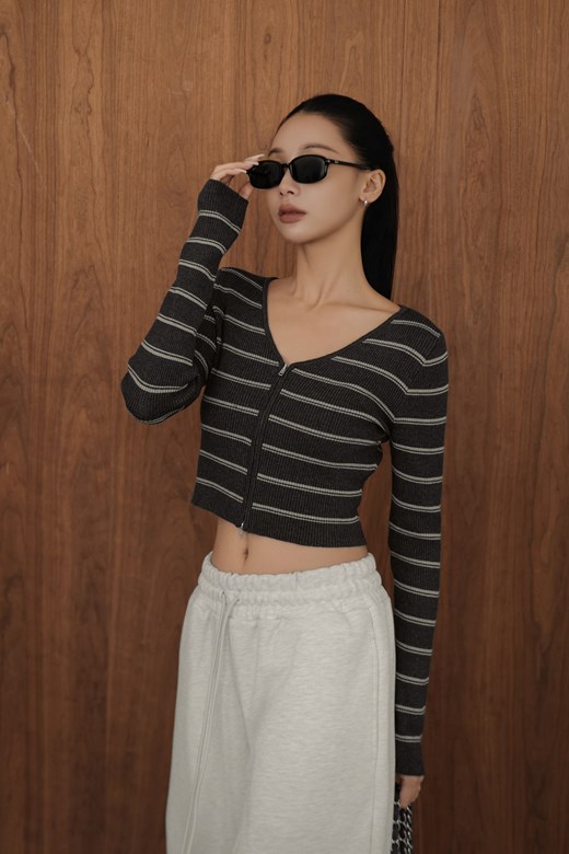 V領條紋拉鍊針織長袖
