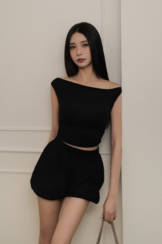 一字領抓皺BRATEE