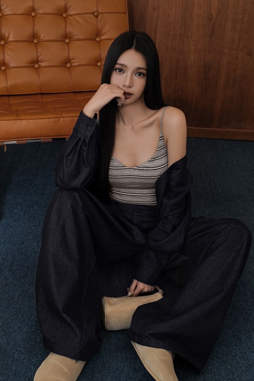 V領條紋細肩BRATOP