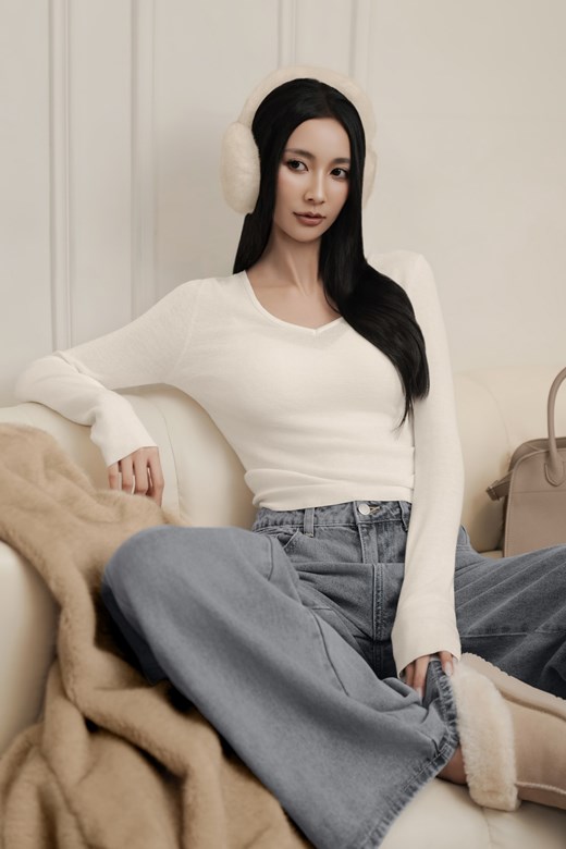 V領透肌針織長袖上衣