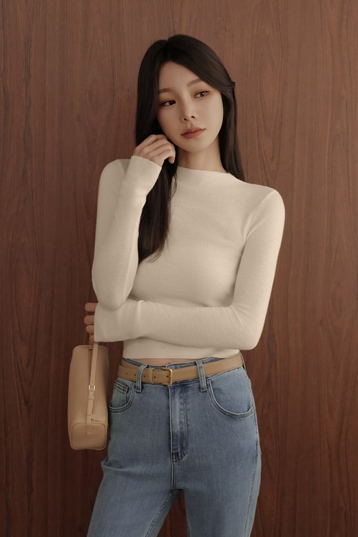 細針羊毛微高領長袖上衣