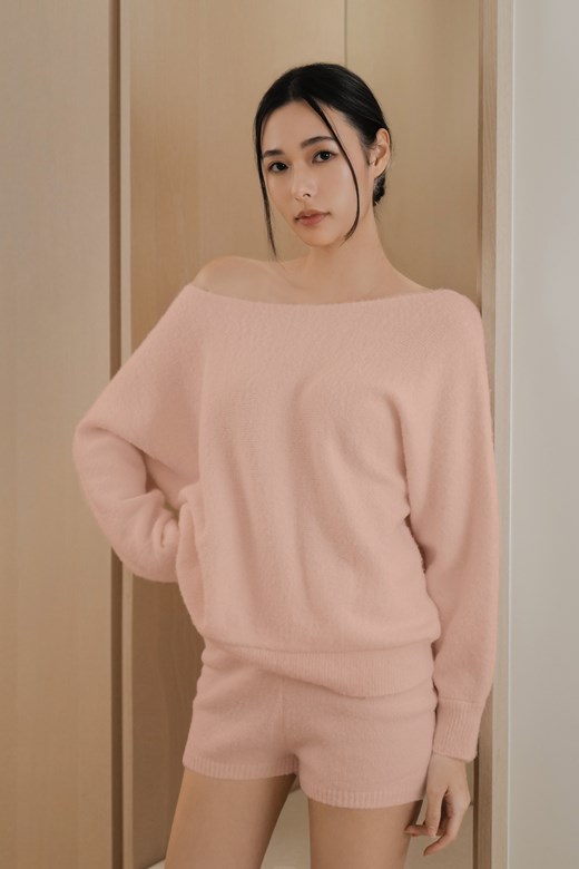 一字領針織長袖上衣