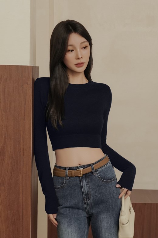 細針羊毛圓領短版長袖上衣