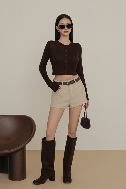 高腰斜口牛仔短褲