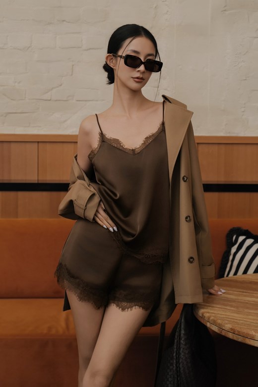 蕾絲拼接緞面短褲