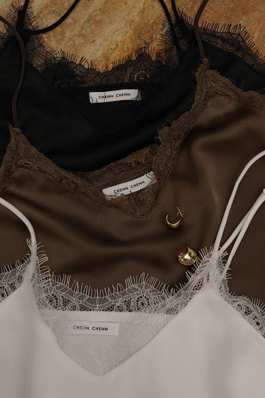 蕾絲拼接緞面背心