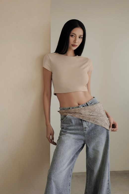 圓領彈力包袖短版TEE