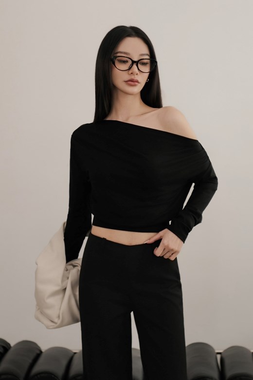 斜肩寬鬆長袖上衣