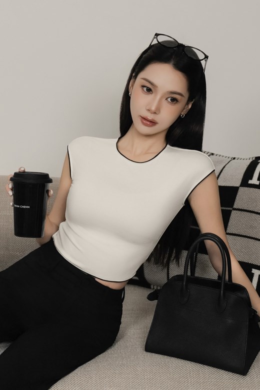 黑白滾邊圓領包袖短TEE