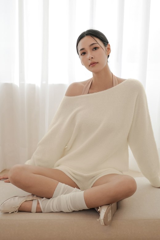 一字領針織長袖上衣