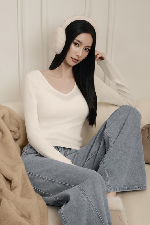 V領透肌針織長袖上衣
