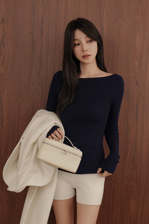 細針羊毛平領長袖上衣