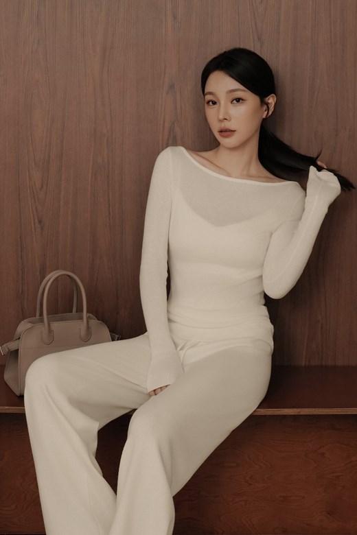 細針羊毛平領長袖上衣