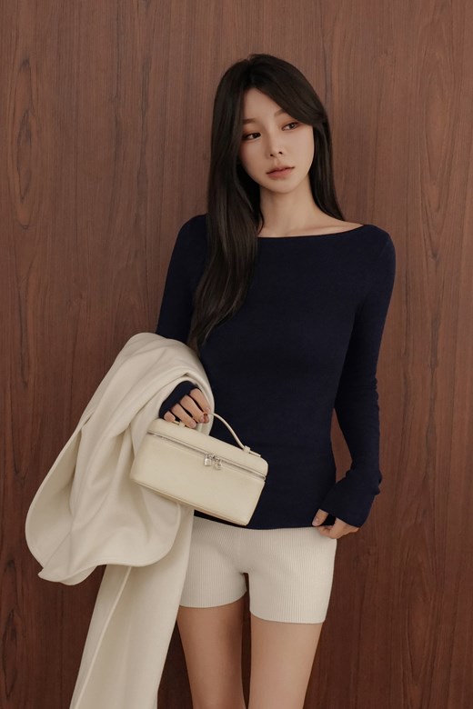 細針羊毛平領長袖上衣