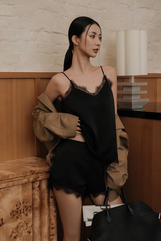 蕾絲拼接緞面背心