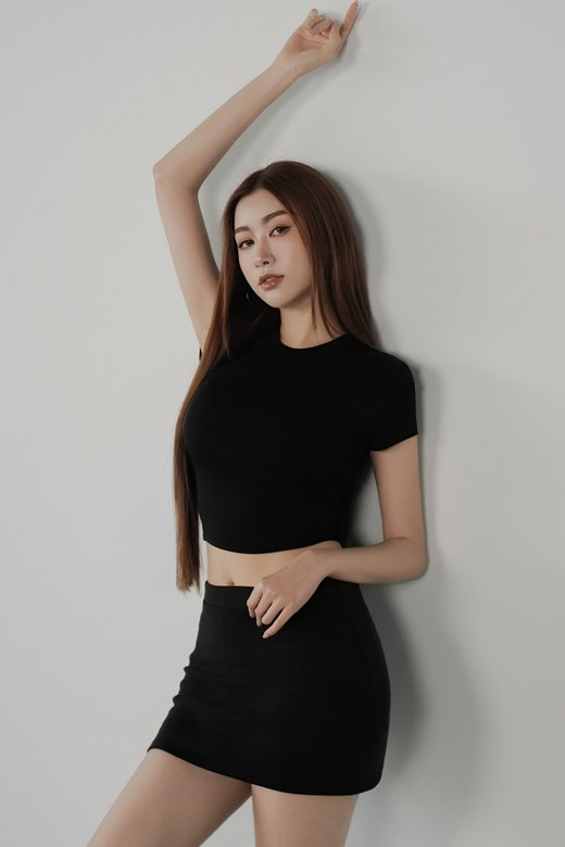 冷霜莫代爾圓領短TEE