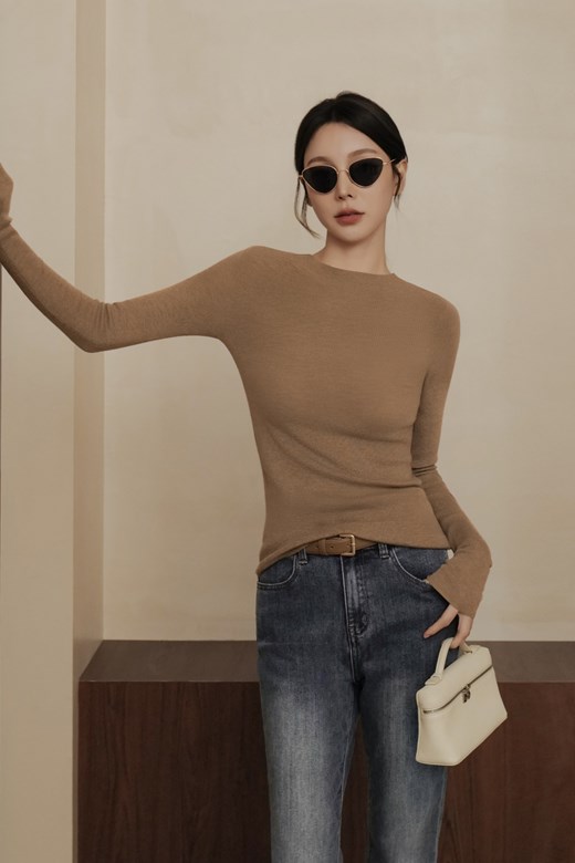 細針羊毛微高領長袖上衣