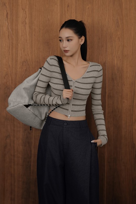 V領條紋拉鍊針織長袖