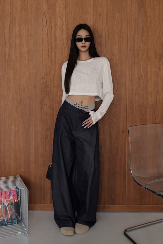 透肌短版長袖上衣