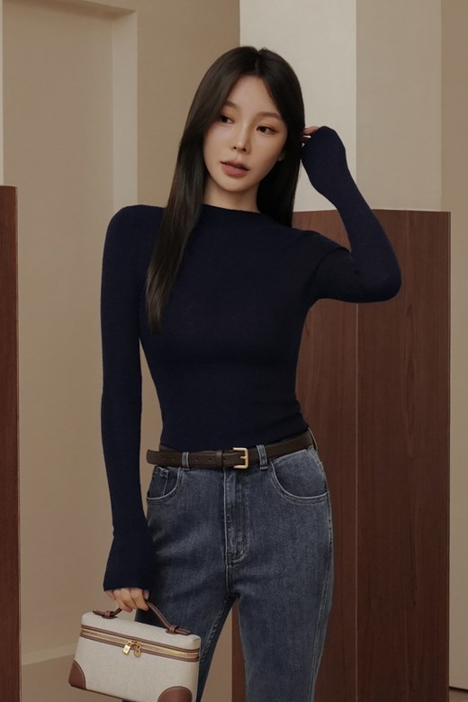 細針羊毛微高領長袖上衣