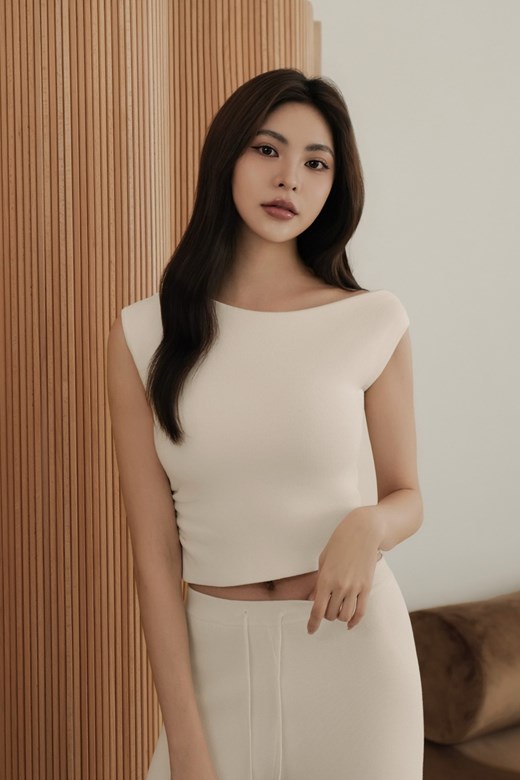 斜肩抓皺針織短袖