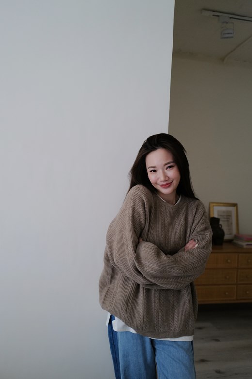 中性細麻花編織厚款毛衣