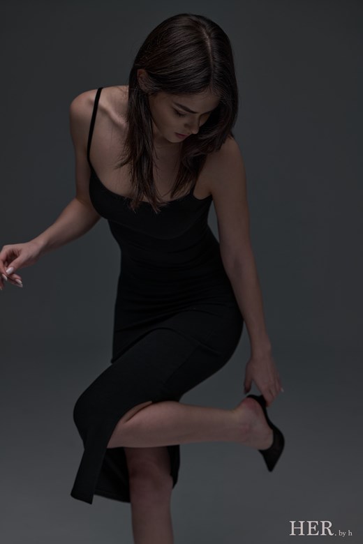 Everyday人造絲柔彈開衩洋裝