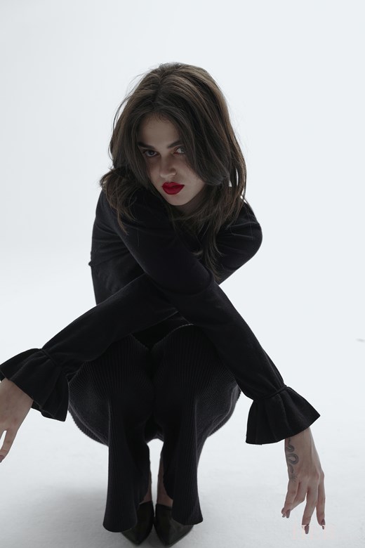 荷葉人造絲細腰針織上衣