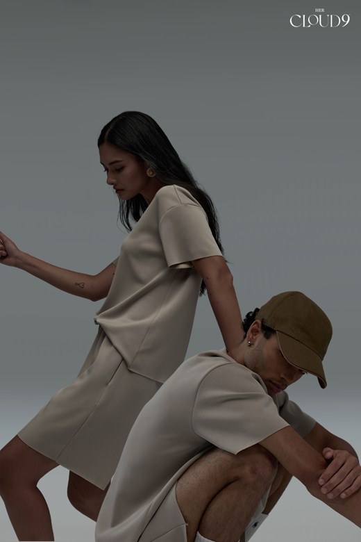 雲朵 UNISEX 寬版落肩短袖