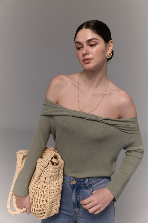 春夏人造絲｜扭結一字領針織上衣