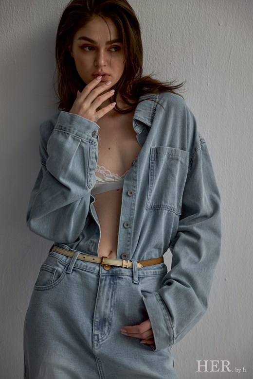 Refined Vintage Cropped Denim Shirt