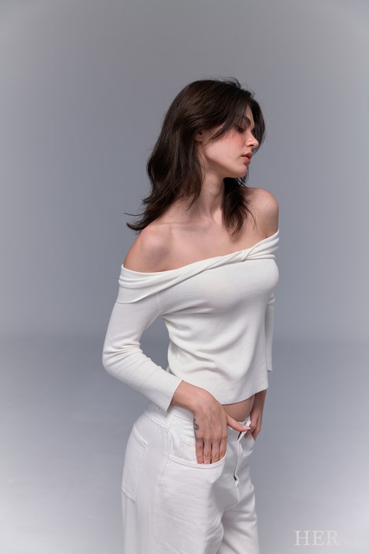 春夏人造絲｜扭結一字領針織上衣