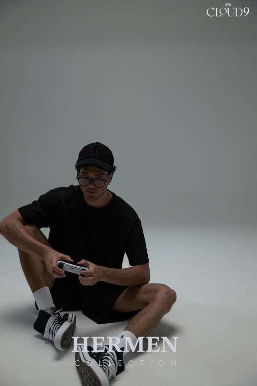 雲朵 UNISEX 寬版落肩短袖