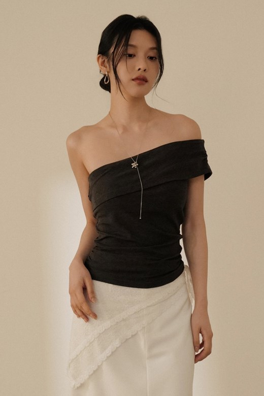 微辣一字領斜肩BRA TOP上衣