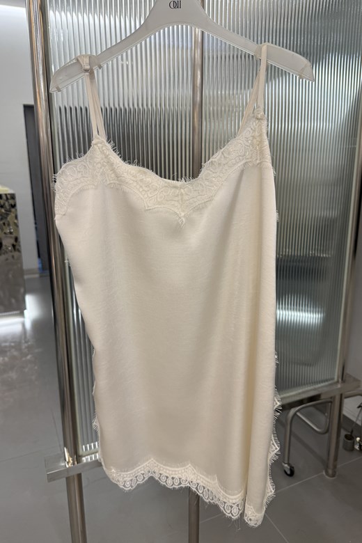 04 浪漫法式下擺蕾絲細肩背心上衣