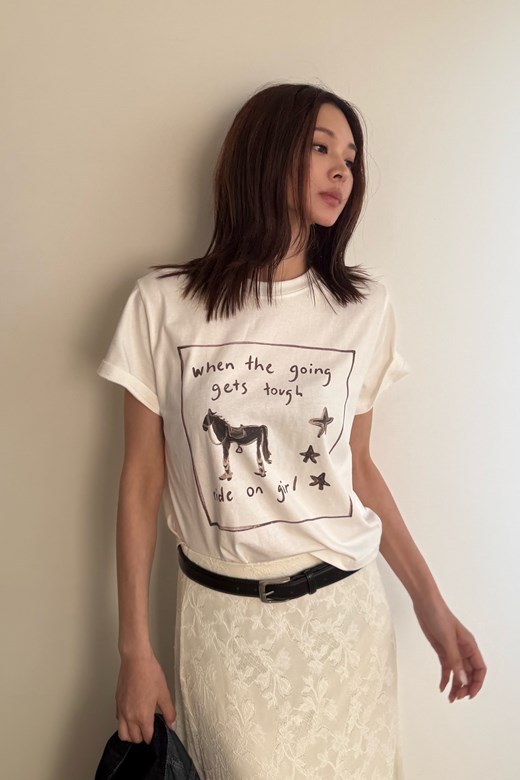 16 手繪塗鴉小馬印花寬鬆短TEE