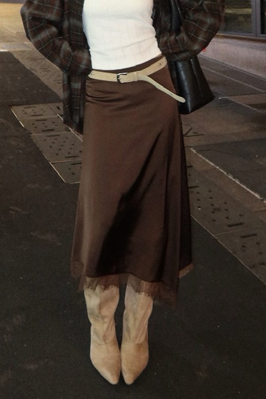 緞面斜擺蕾絲半裙