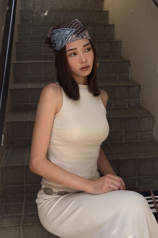 小高領顯腰身削肩BRA TOP