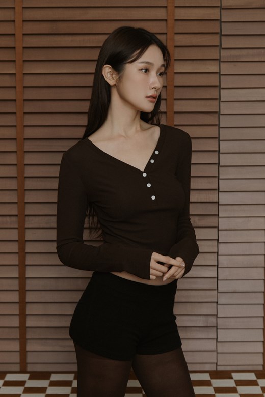 修身V領開釦長袖上衣