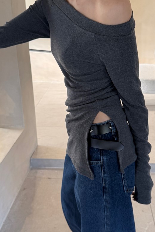 03 柔彈一字領長版上衣