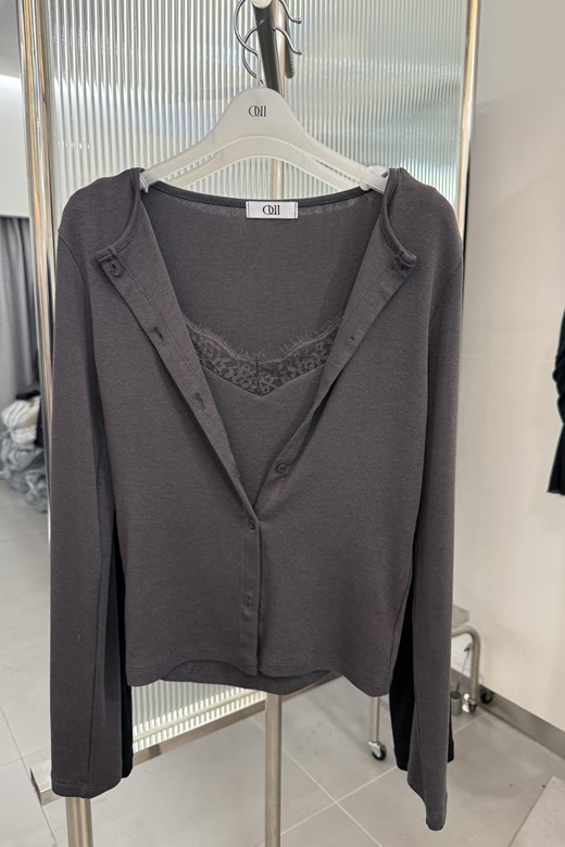 03 假兩件內層蕾絲背心上衣