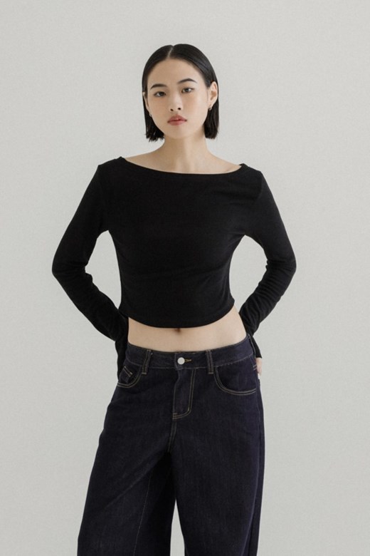 01 柔膚圓領短版長袖上衣