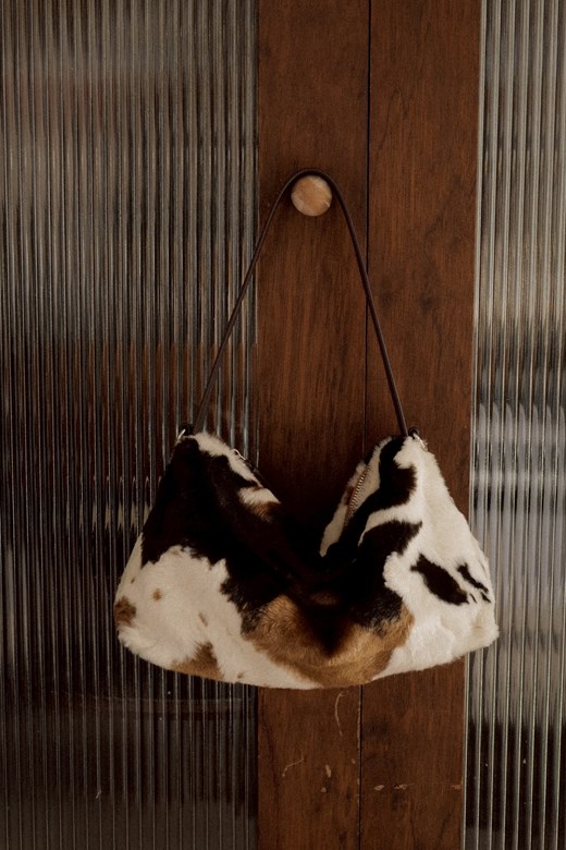 乳牛絨毛單肩包